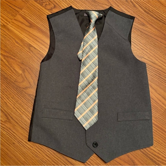Van heusen  sz 8  Vest with Striped Tie - Picture 1 of 4